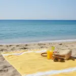 فوطة البحر "سمبل" التقليدية: أناقة البساطة ودفء الطبيعة من حرفة "الدرازة" في آسفي / Serviette de plage