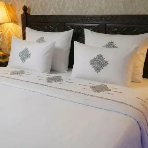 ملكي بالطرز (Couvre-lit) الزين والهمة لبيت النعاس.. غطاء سرير