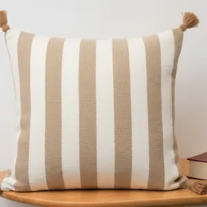 وسائد "الأصالة المنسوجة" – دفء الدرازة المغربية بلمسة عصرية