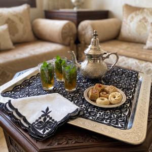 كاش بلاطو بالطرز الرباطي الأصيل ** Couvre-Plateau en Broderie Rabatie Authentique