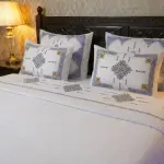 ملكي بالطرز (Couvre-lit) الزين والهمة لبيت النعاس.. غطاء سرير